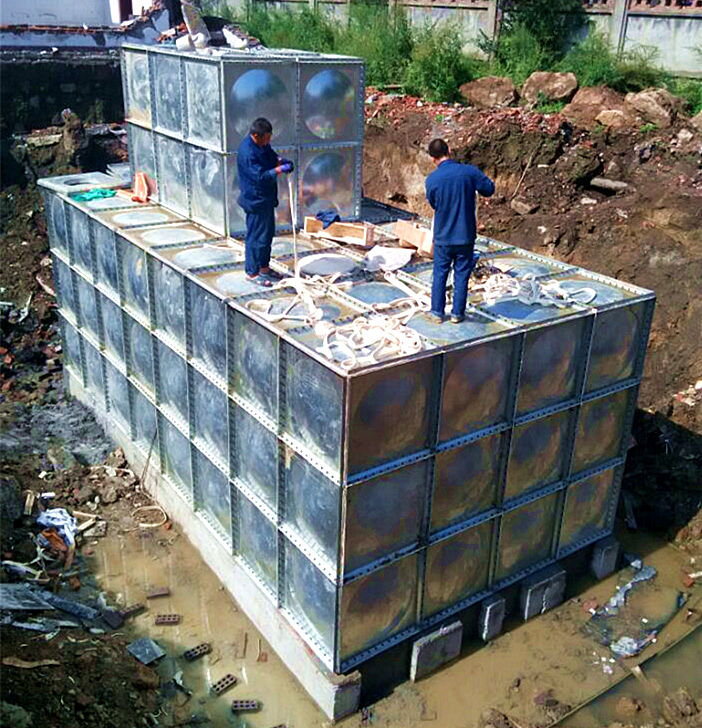 北辰區(qū)正在安裝鍍鋅鋼板異形水箱，特殊定制
