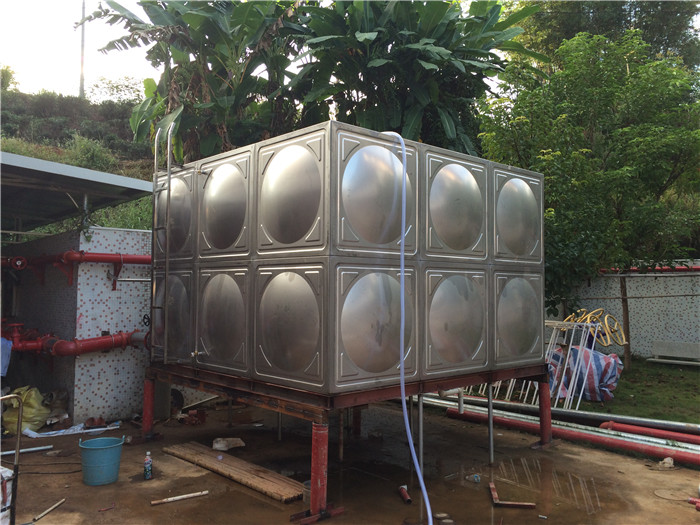 為什么不銹鋼水箱價(jià)格高？